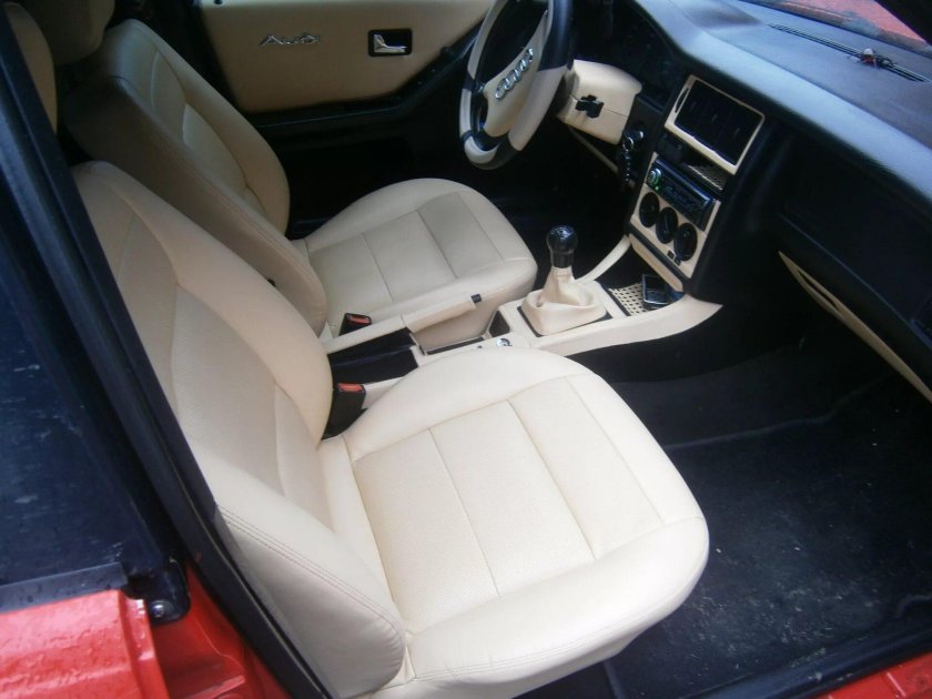 Белый салон Ауди 80 б4