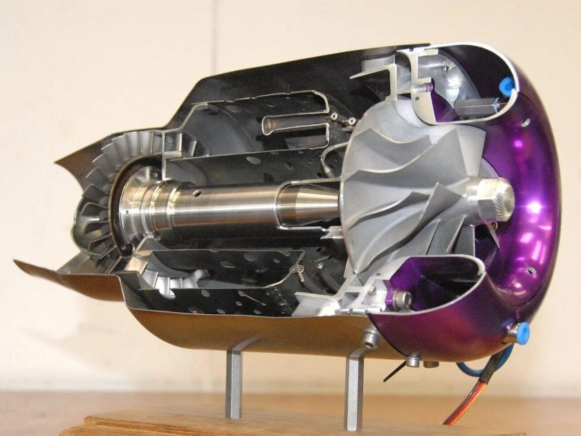 Турбо реактивный двигатель