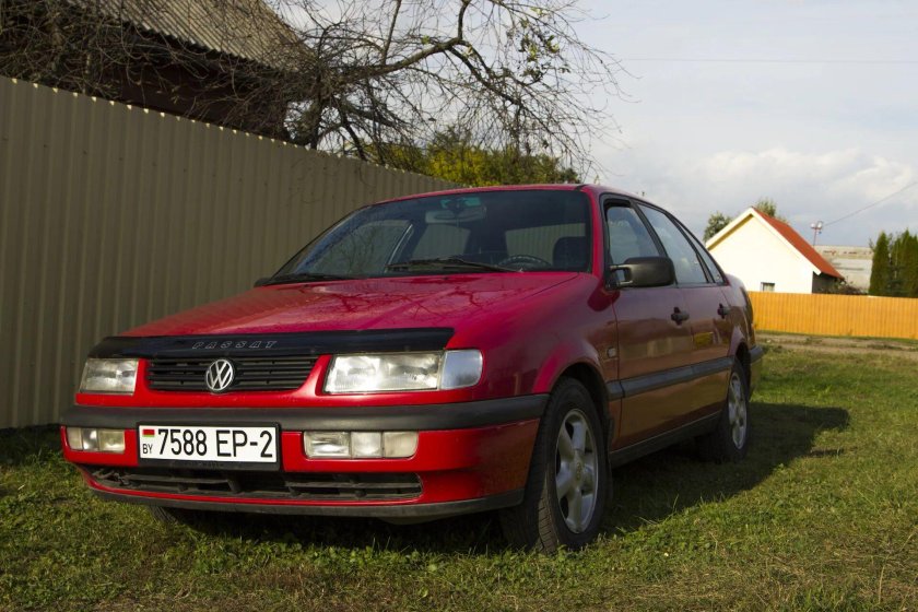 Volkswagen Passat b4 красный