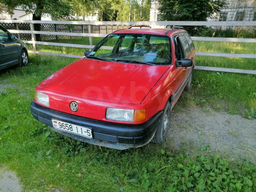 Volkswagen Passat b3 седан красный