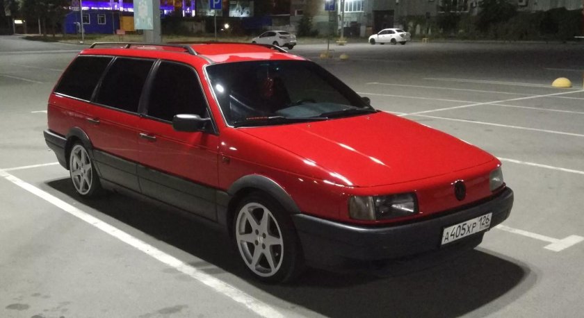 Volkswagen Passat b3 красный