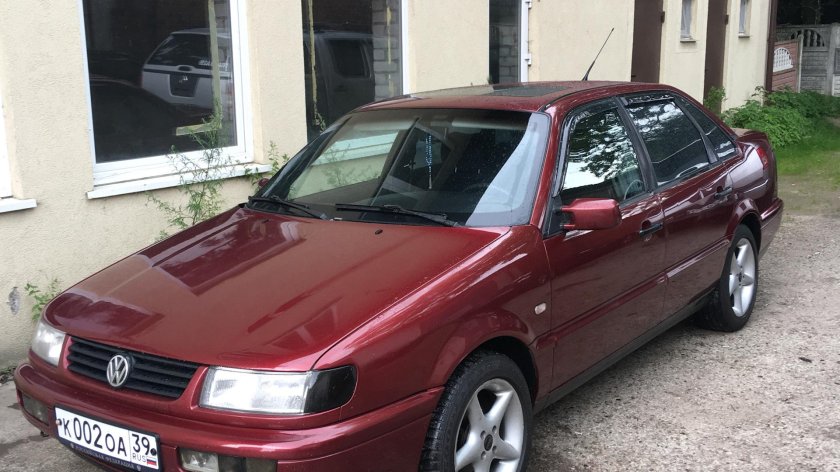 Volkswagen Passat b4 вишневый