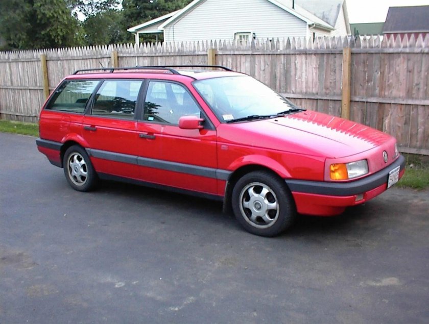 Фольксваген Пассат б3 универсал красный