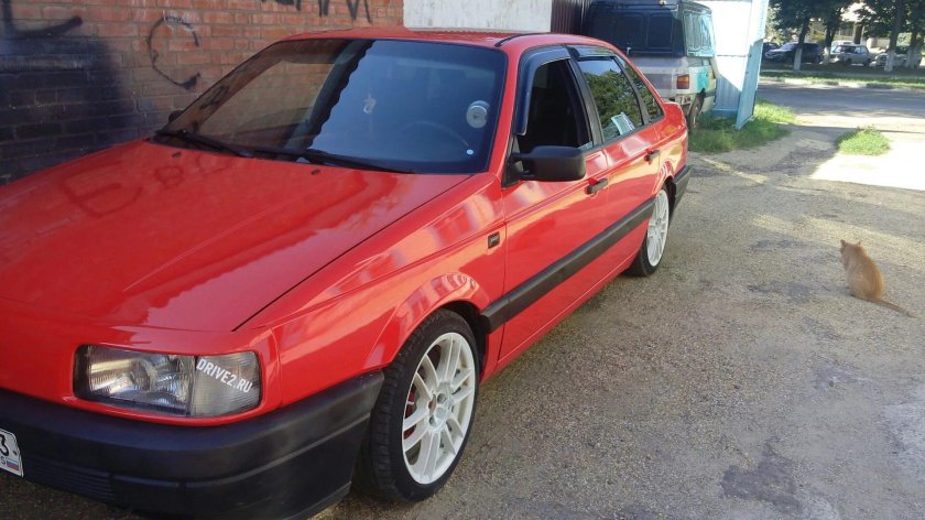 Volkswagen Passat b3 красный