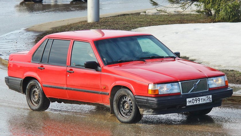 Вольво 940 седан