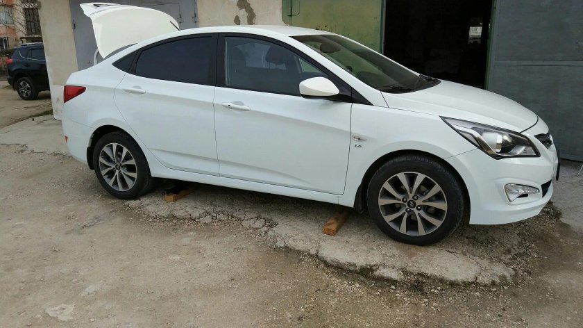 Hyundai Solaris 2 r16