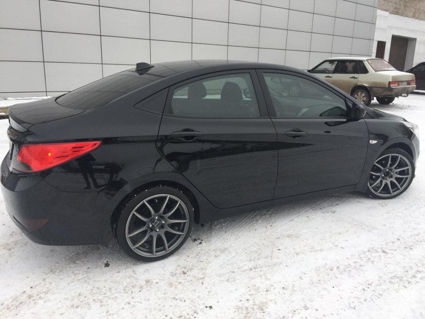 Hyundai Solaris r16 черный