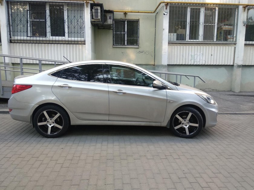 Solaris Hyundai белый r17 вертушки