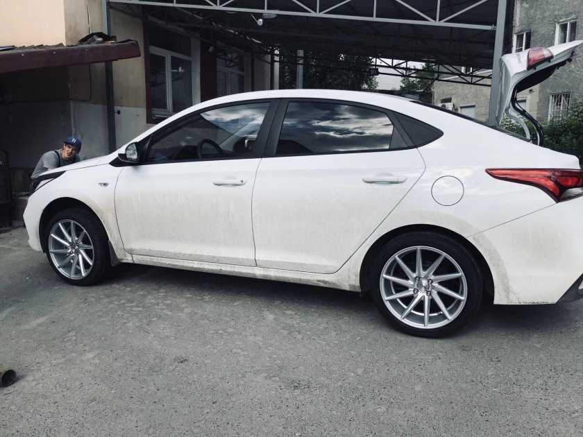 Solaris Hyundai белый r17 вертушки