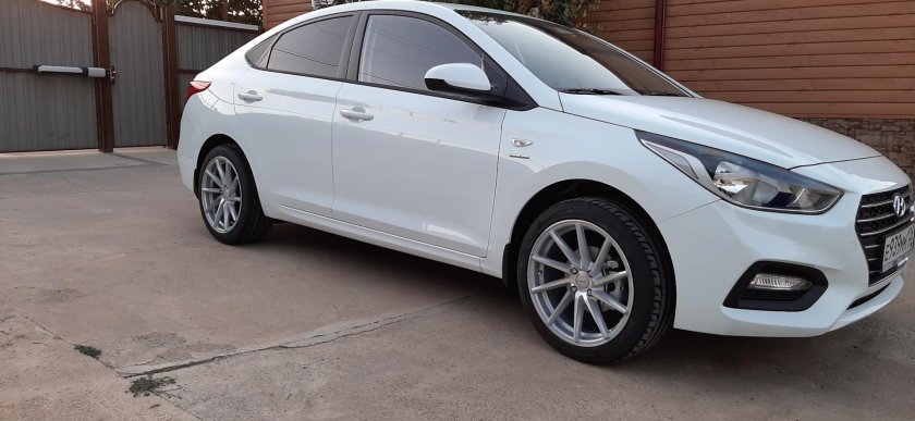 Solaris Hyundai белый r17 вертушки