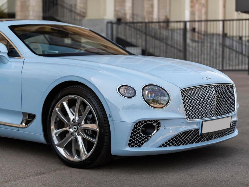 Машина bentley continental gt