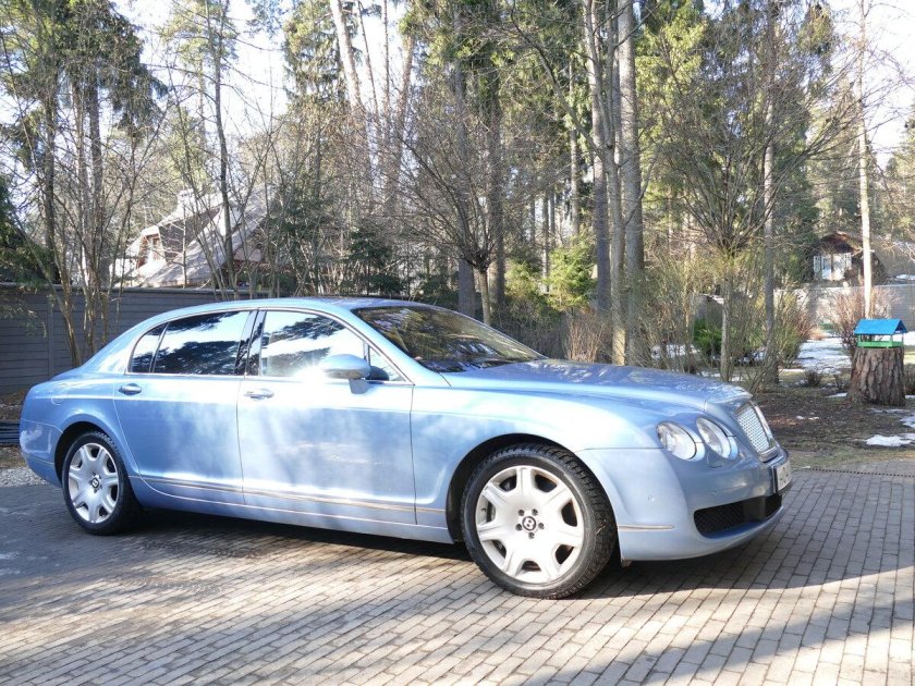 Голубой Бентли Флаинг Спур