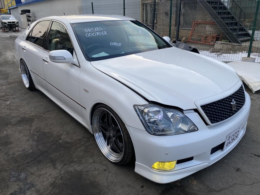 Toyota Crown athlete grs184