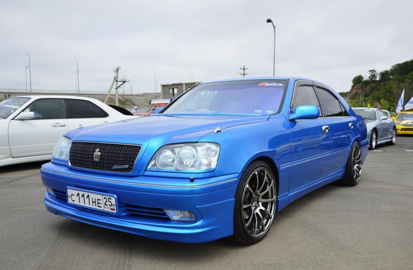 Тойота Краун синяя