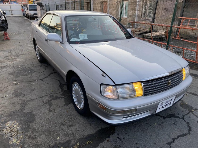Toyota crown s150 royal saloon g