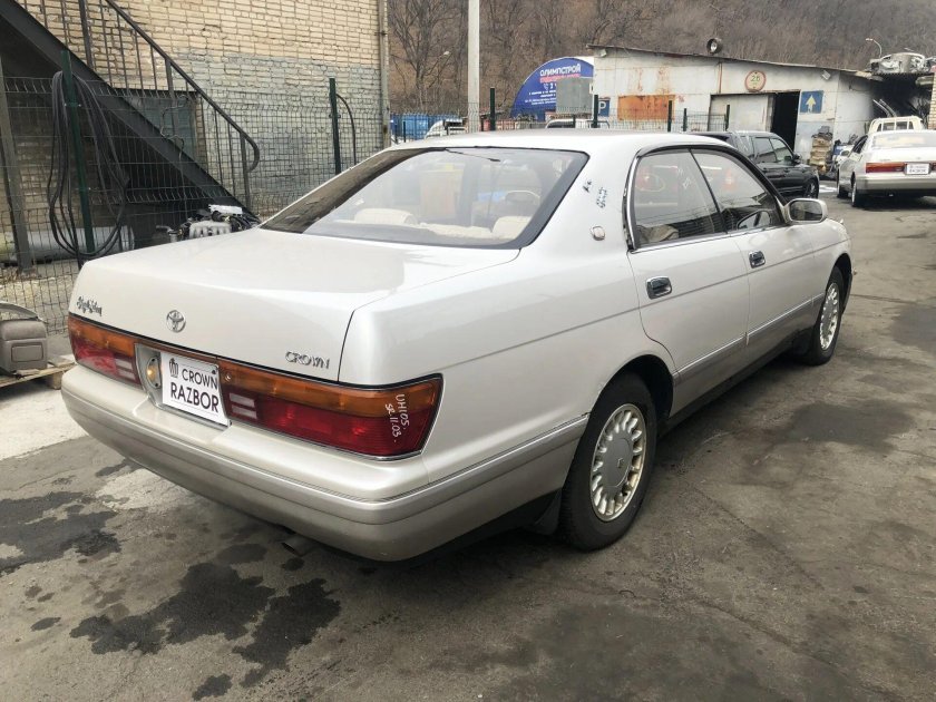 Toyota Crown 143