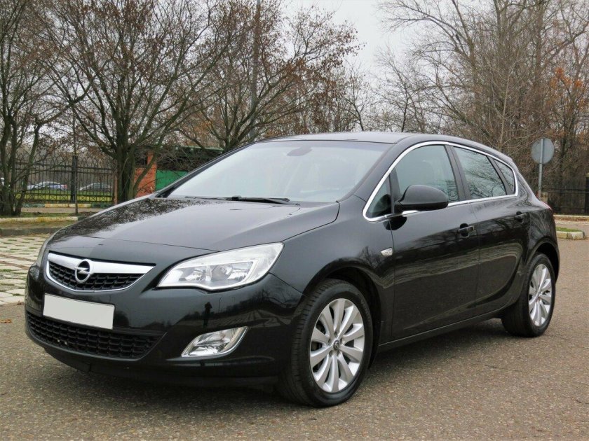 Опель Астра хэтчбек 2012 черный