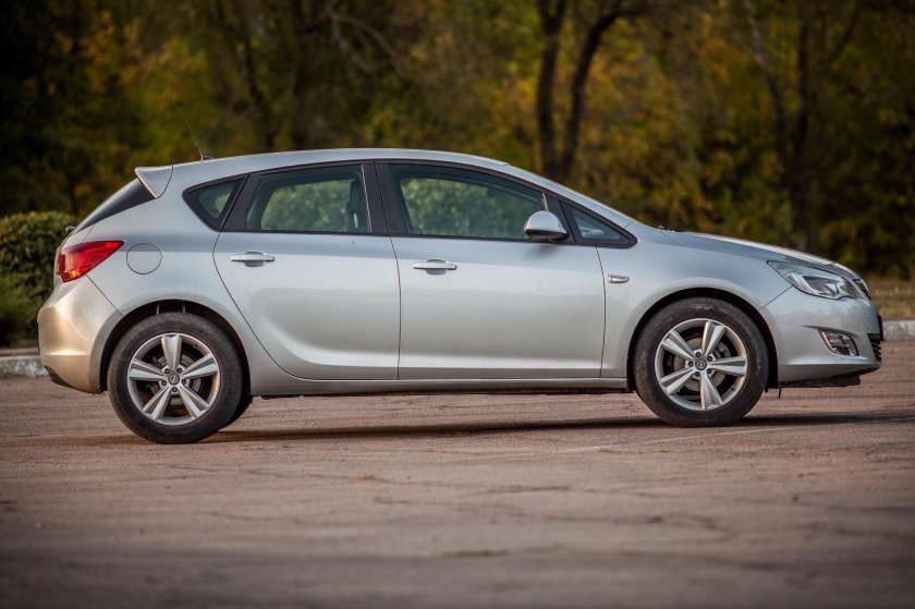 Опель Астра 2012 хеч