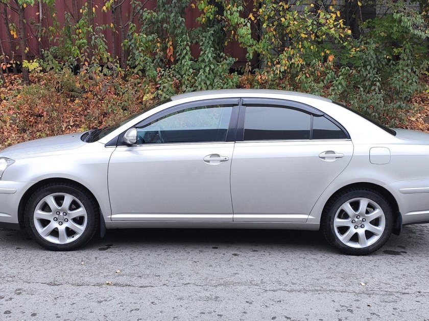 Тойота авенсис 2008