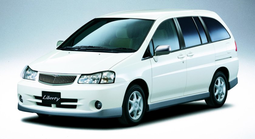 Nissan Liberty 2002