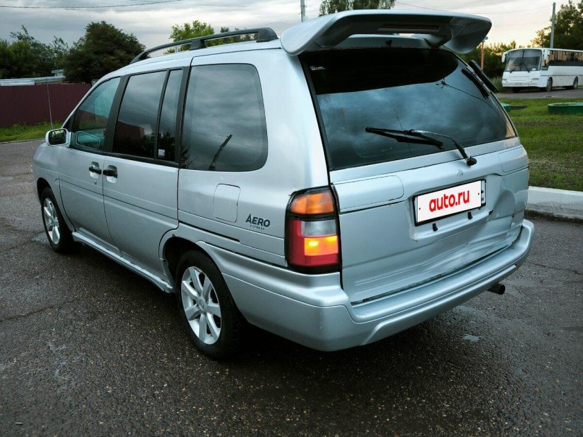 Nissan prairie joy 1997
