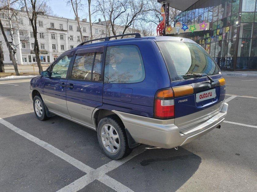 Nissan prairie