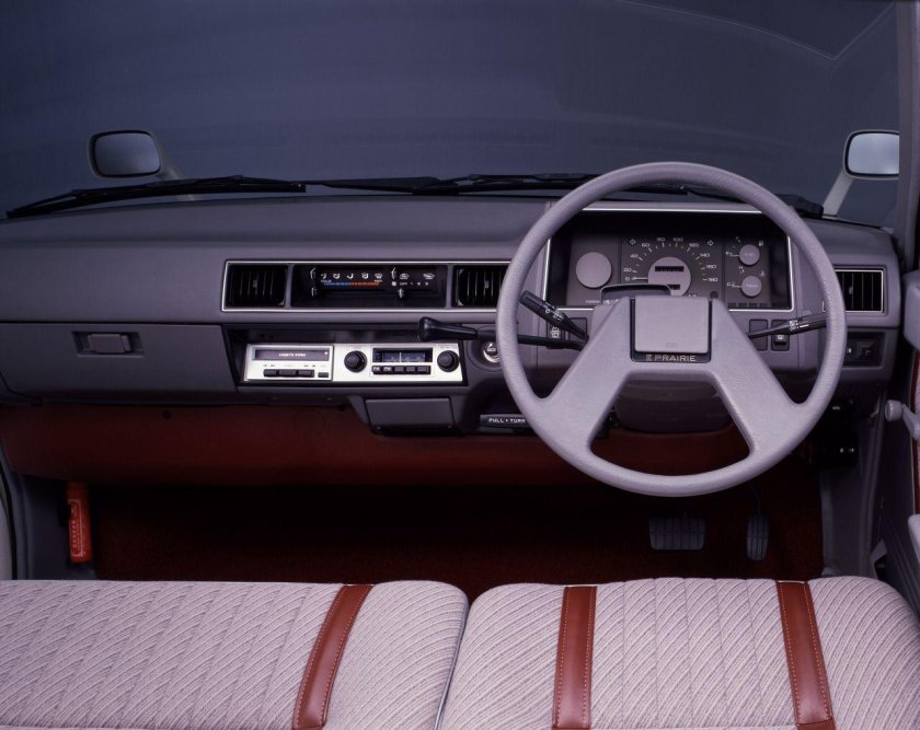 Nissan Prairie 1982