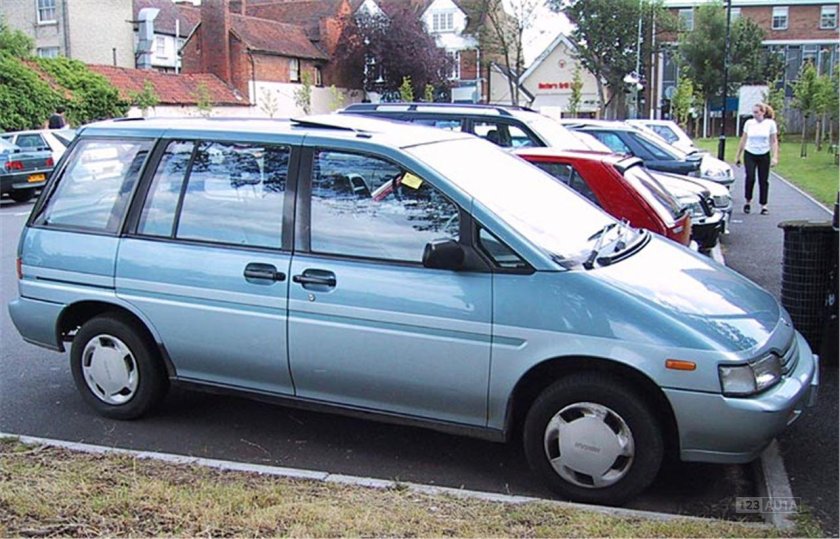 Nissan Prairie 1989