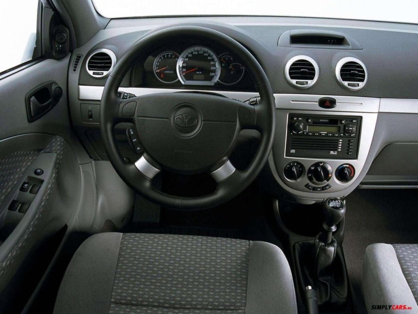 Шевроле Лачетти хэтчбек 1.6 салон