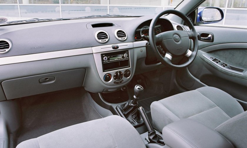 Chevrolet Lacetti 1.8 салон