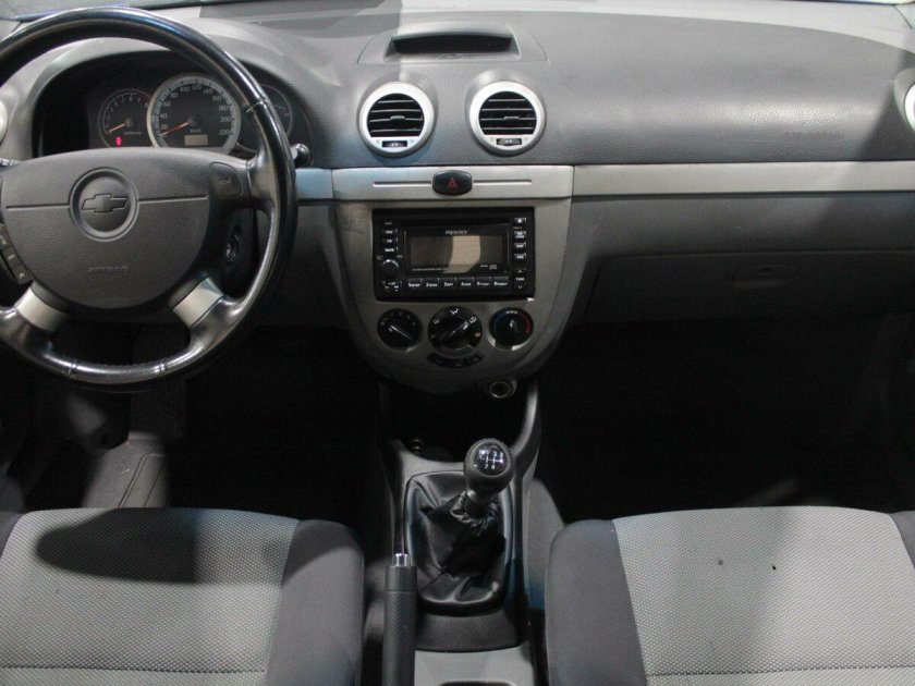 Шевроле Лачетти хэтчбек 1.6 салон