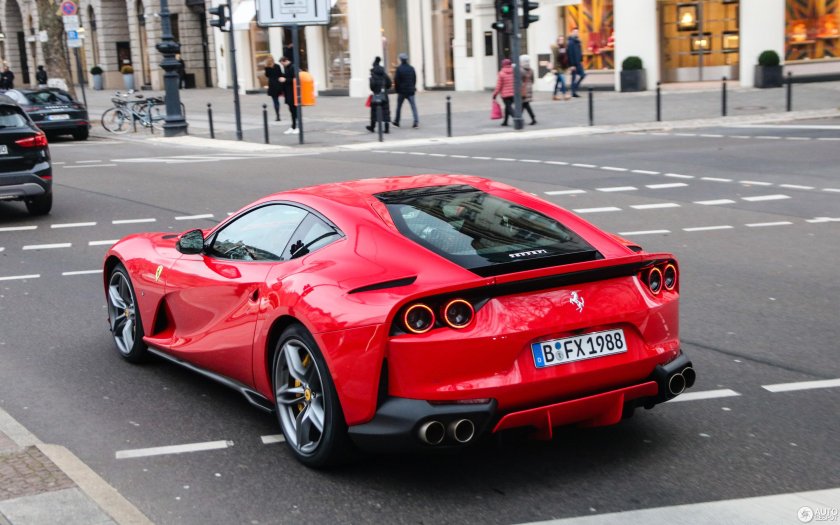 Феррари Суперфаст