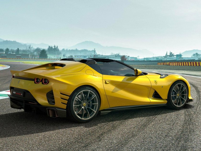 Феррари 812 Competizione