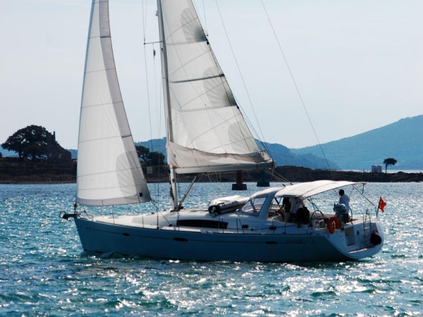 Яхта Beneteau 50