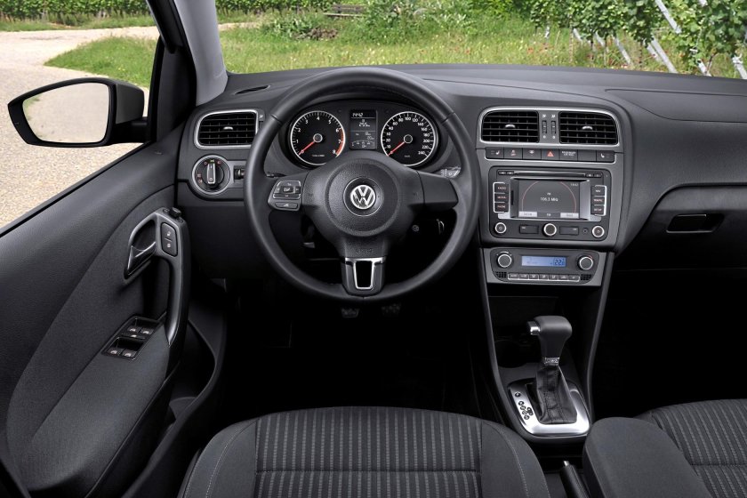 Volkswagen Polo mk5 салон