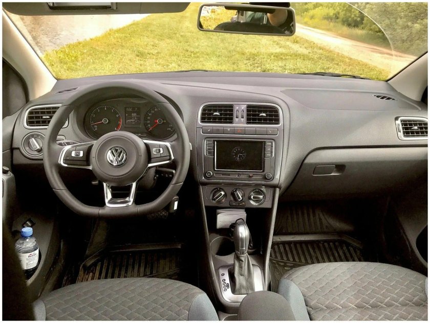 Фольксваген поло седан 2010 салон