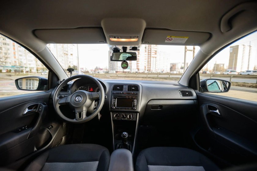 Polo sedan Comfortline 1.6 2012 aux