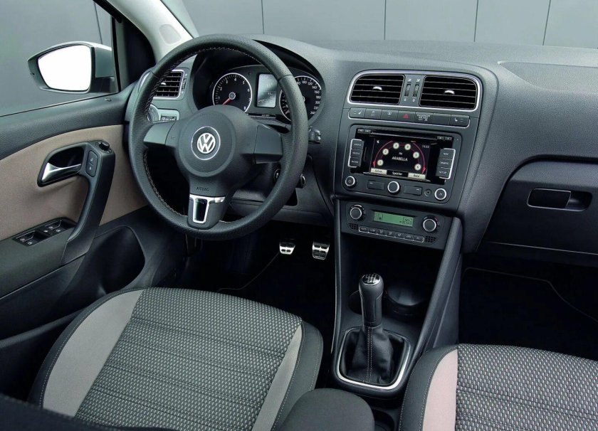 Фольксваген поло седан 2010 салон