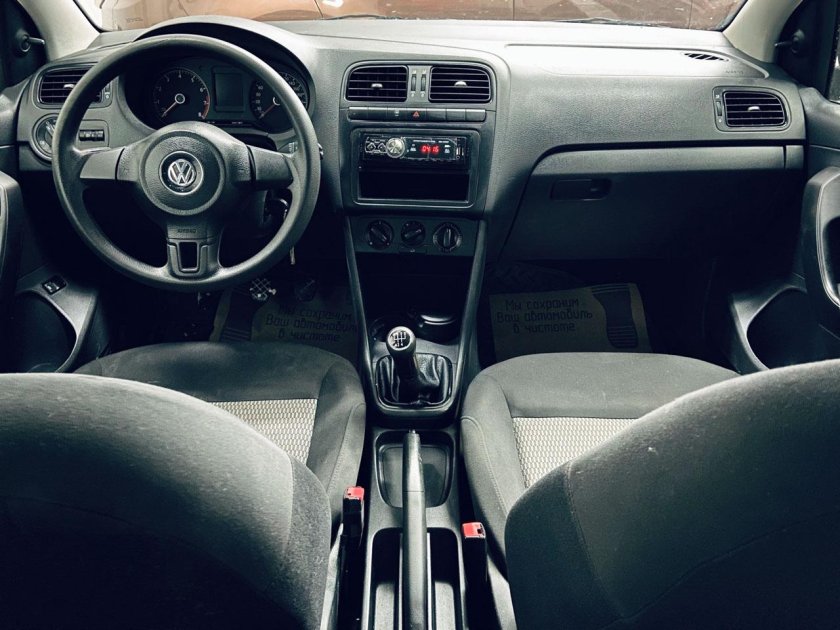 Volkswagen polo sedan 2012 салон