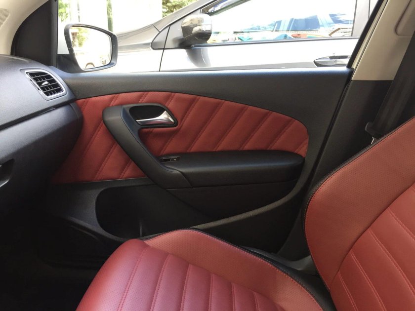 Volkswagen Polo перетяжка Торпедо