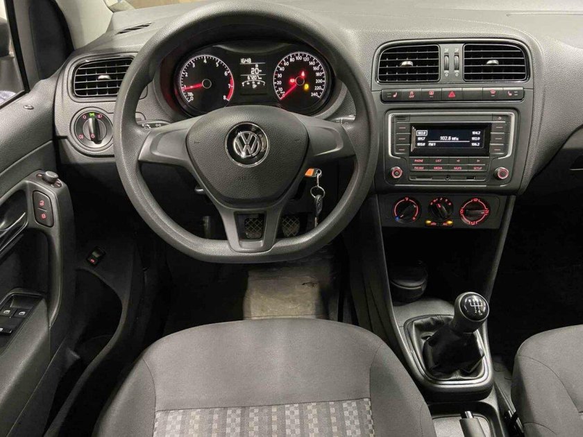 Поло 5 седан салон