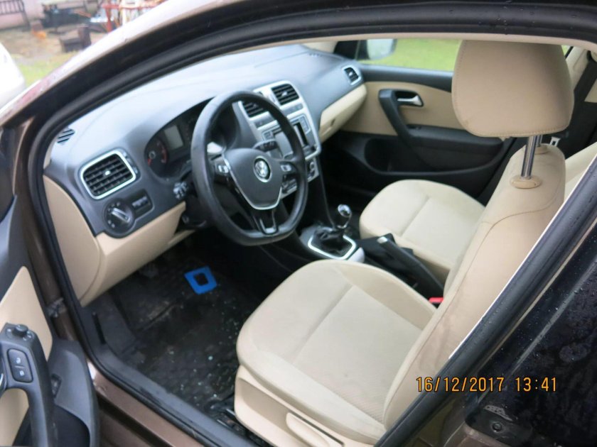 Поло седан светлый салон