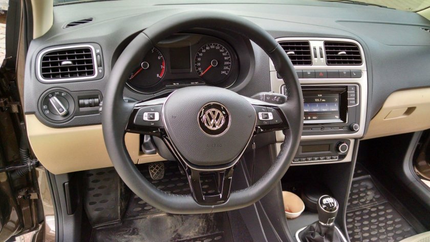 Volkswagen polo sedan 2017 салон