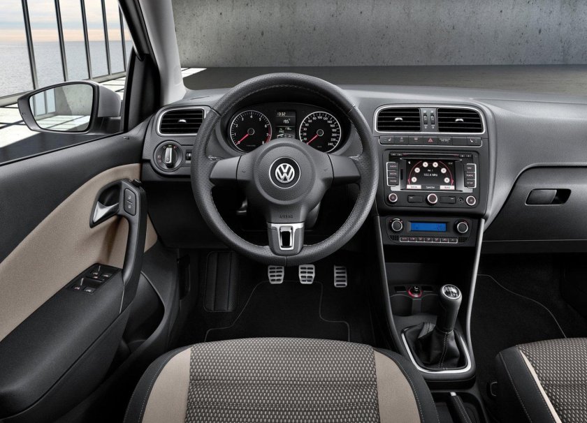 Volkswagen Polo хэтчбек 2011 салон