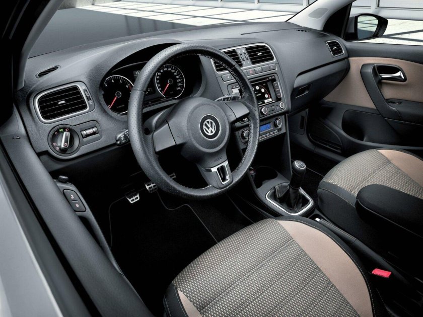 Volkswagen Polo 2010 салон