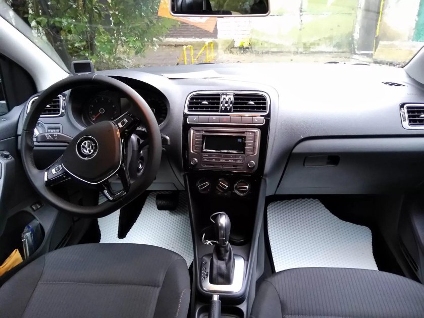 Volkswagen Polo sedan 2017 салон