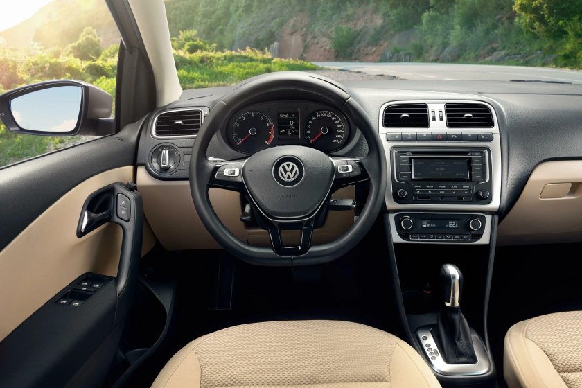 VW Polo sedan 2015 салон