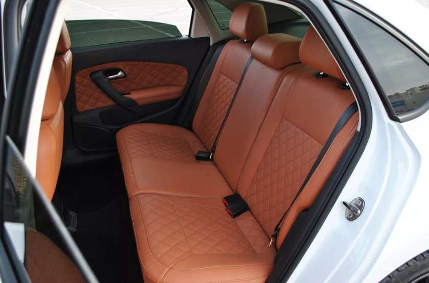 Коричневый салон поло седан