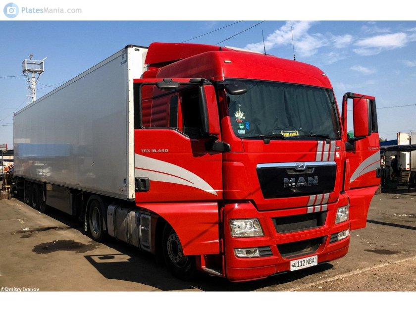 Ман TGX XXL красный