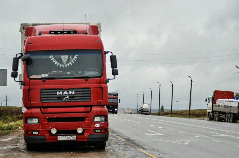 Красный дальнобойщик